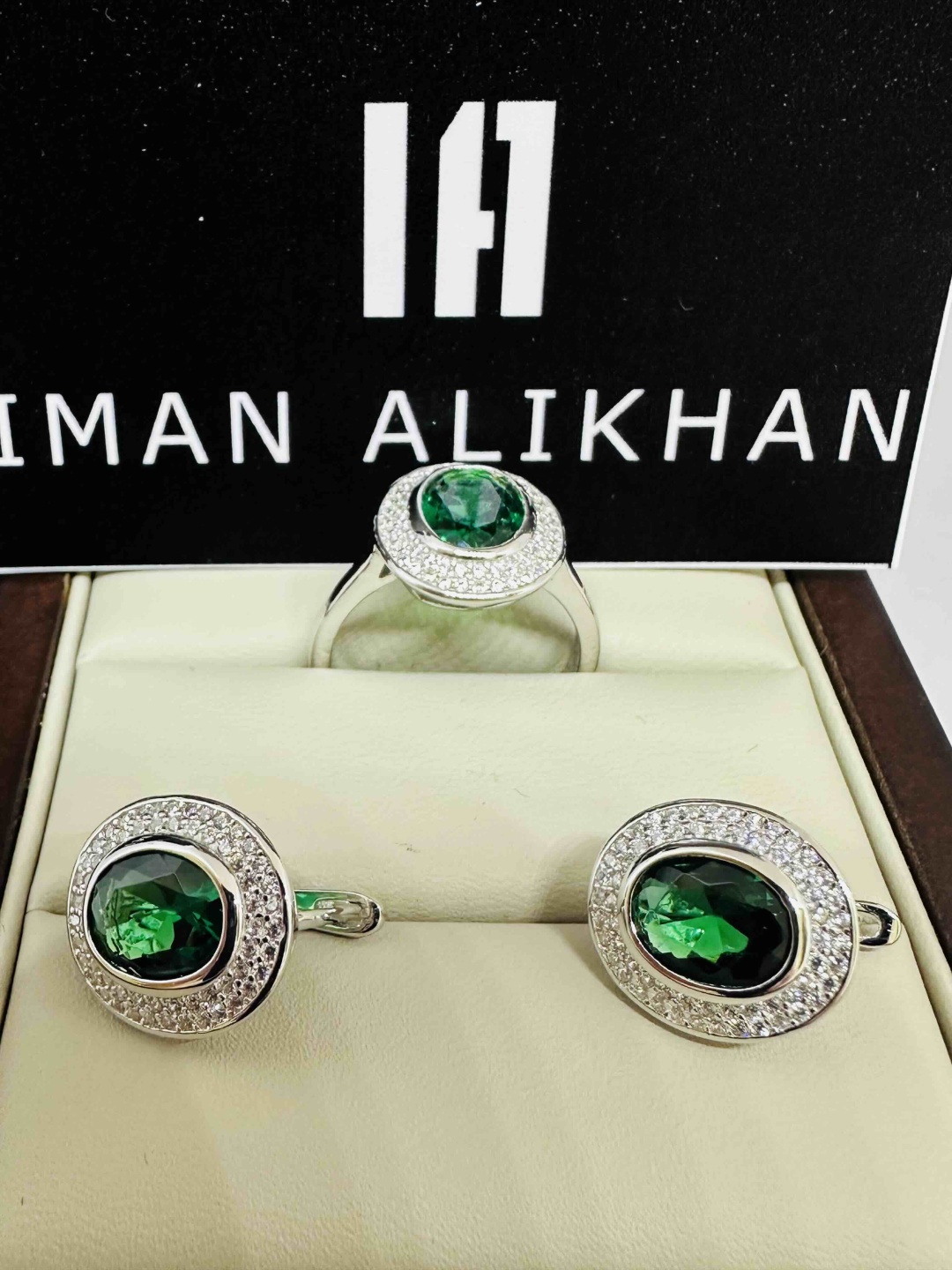 IMAN ALIKHAN Набор 20 вес 9.29 г серебро, изумруд