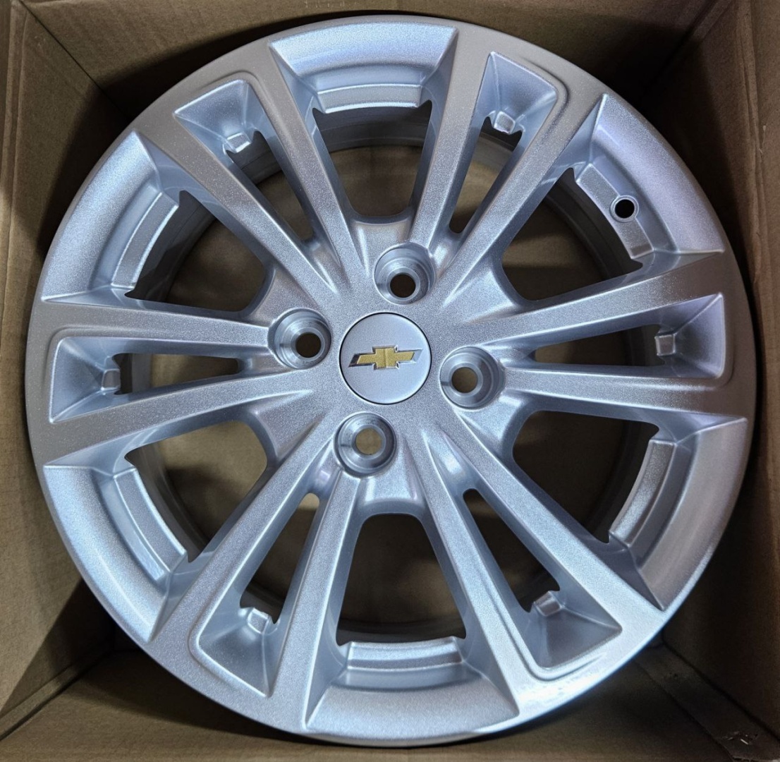 Fonyee SM 6035 6x15/4x100 D56.6 ET39 4 диска серебристый