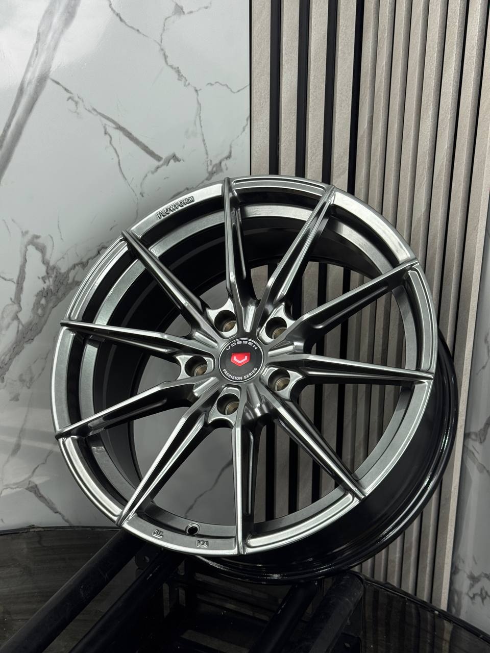 Top Grade Vossen H3408F 8x18/5x114.3 D73.1 ET35 4 диска графит