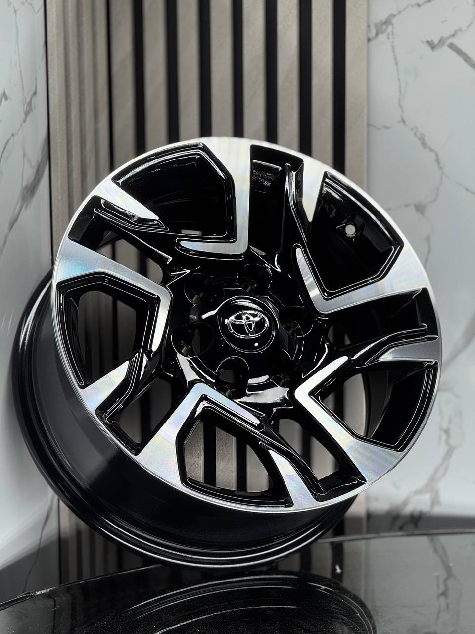 Top Grade Toyota H957F 7.5x17/6x139.7 D106.1 ET25 4 диска серебристый, черный