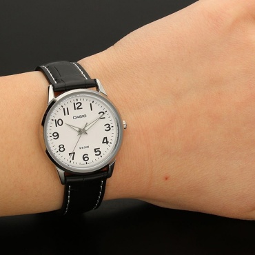 Кварцевые CASIO Original-1303L-7BWatches нержавеющая сталь