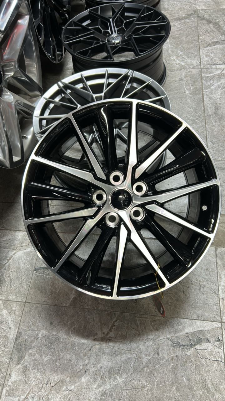 LKN Lkn0109 8x18/5x114.3 D60.1 ET45 4 диска черный, серебристый
