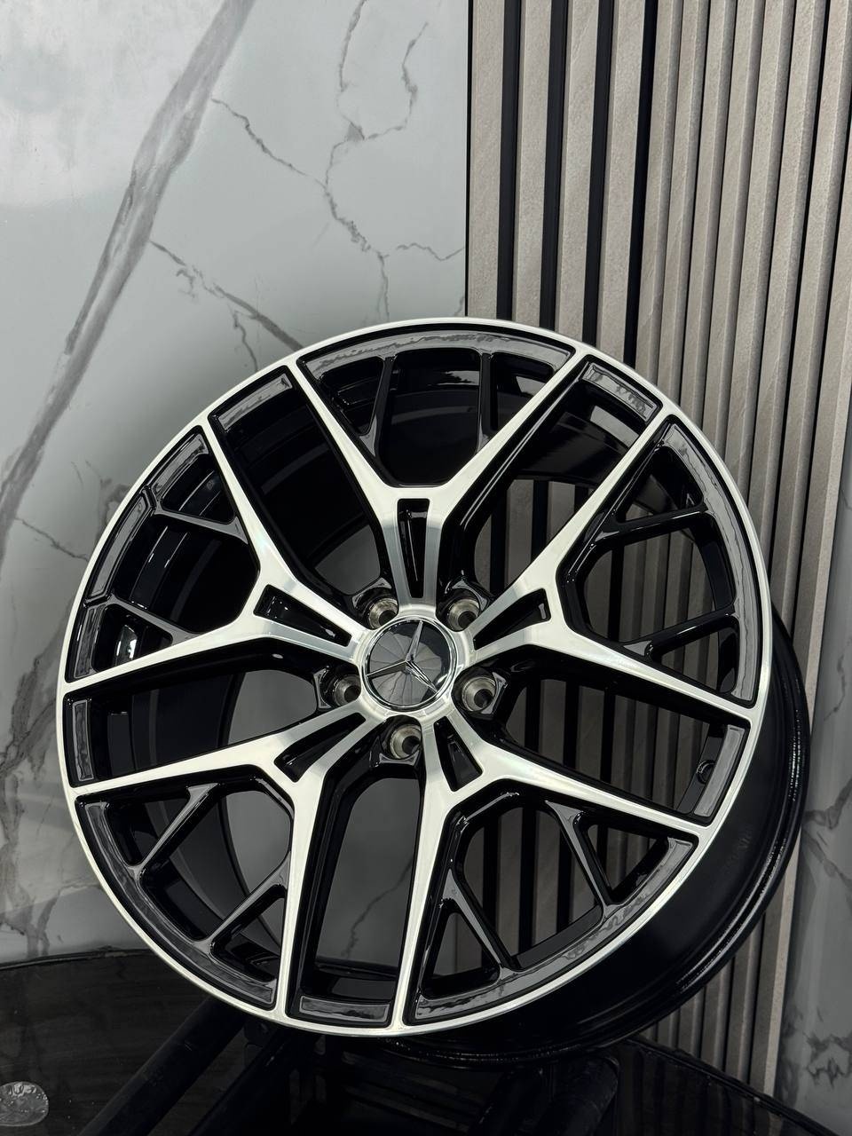 Top Grade EXPH3573F 9/10x20/5x112 D66.5 ET32 4 диска серебристый, черный