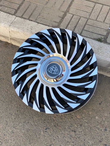 Flow Forming RN17013 7.5x17/4x100 D56.6 ET30 4 диска черный, серебристый