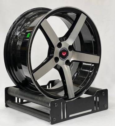 RNO 693 7x15/4x114.3 D67.1 ET30 4 диска черный, серебристый