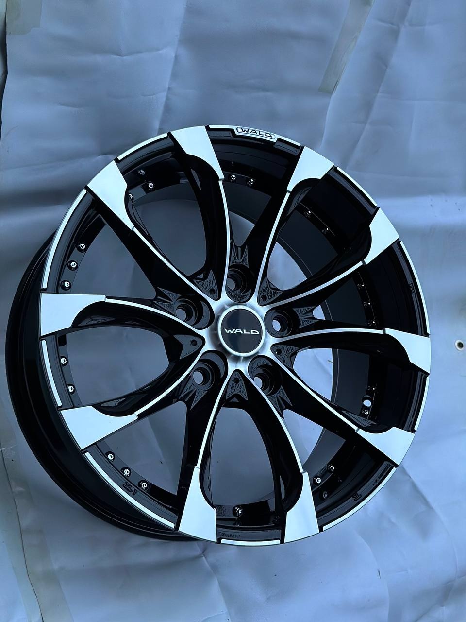 Top Grade WALD TOYOTA-LEX H3249f 8.5x20/5x150 D110.1 ET50 4 диска серебристый, черный