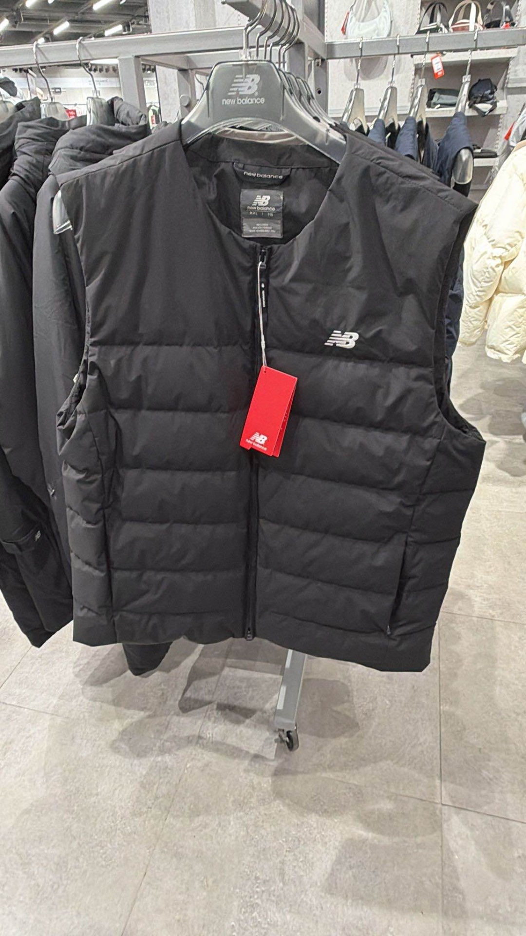 Жилет New Balance черный