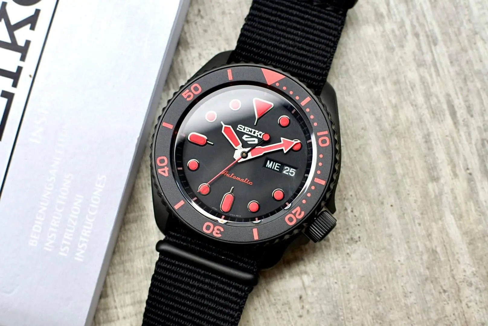 Механические Seiko Sports Street SRPD83 нержавеющая сталь