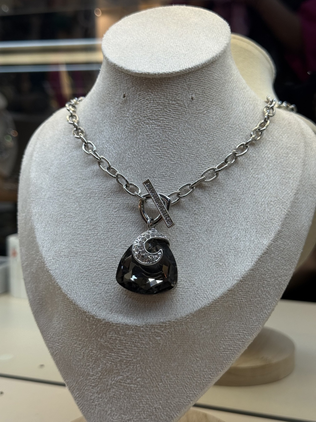Колье длина 45 см бижутерный сплав, медицинская сталь, кристаллы Swarovski