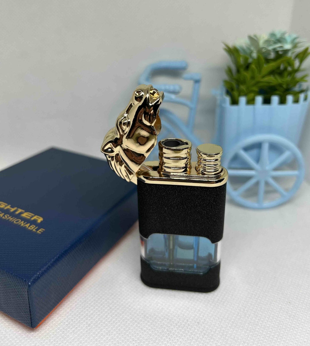 Lighter газовая зажигалка New turbo Horse Lighter, пластик