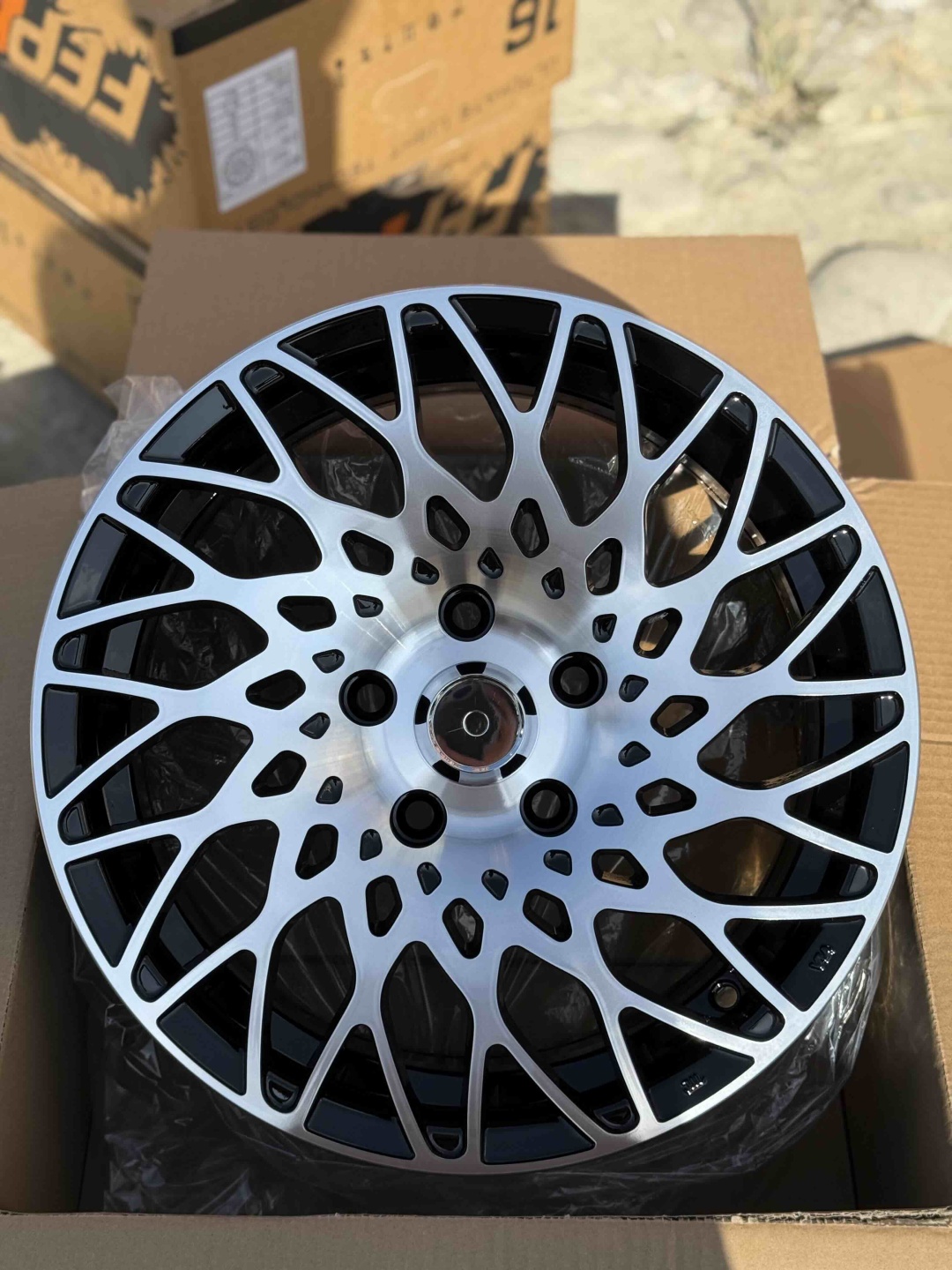 RNO 9511 Sakura 7.5x17/5x114.3 D67.1 ET35 4 диска черный, серебристый