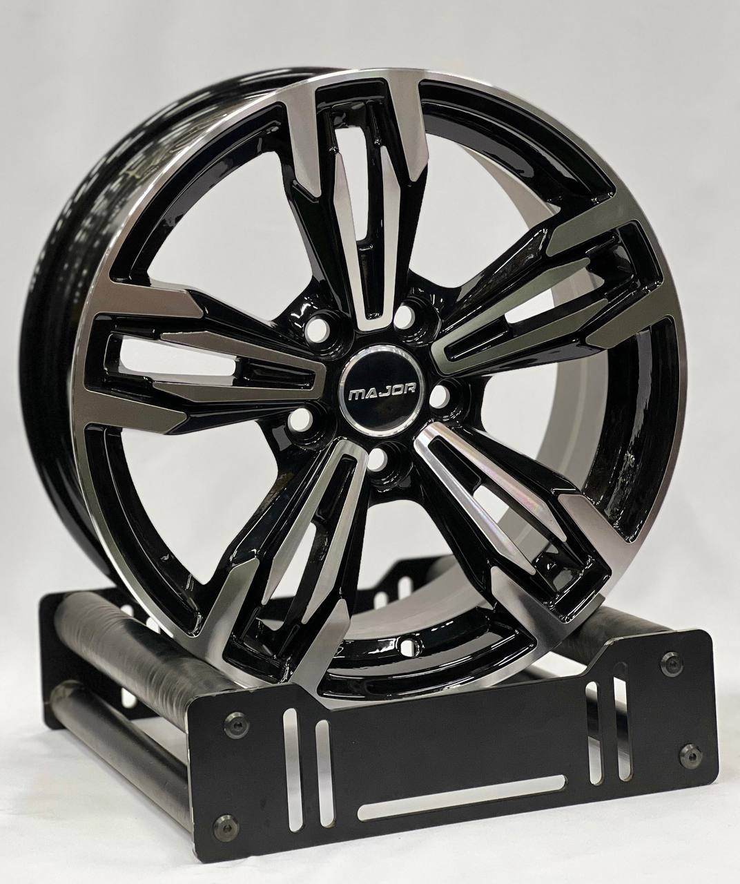 Wheels 9002 6x15/5x114.3 D35 ET73.1 4 диска черный, серебристый, черный матовый