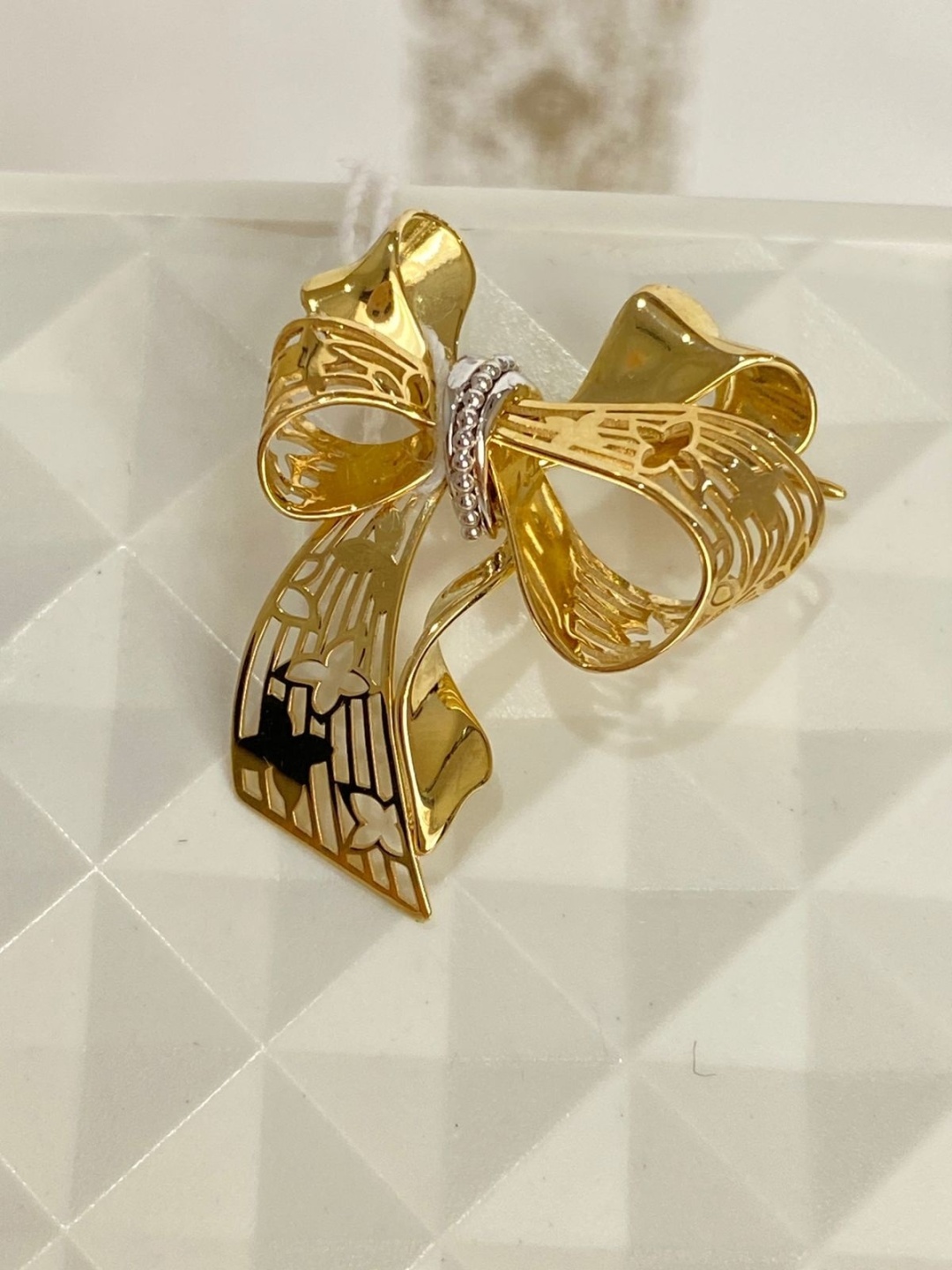 Брошь PLATINA 04-0169-00-000-1130-48 вес 2.45 г золото, без вставок