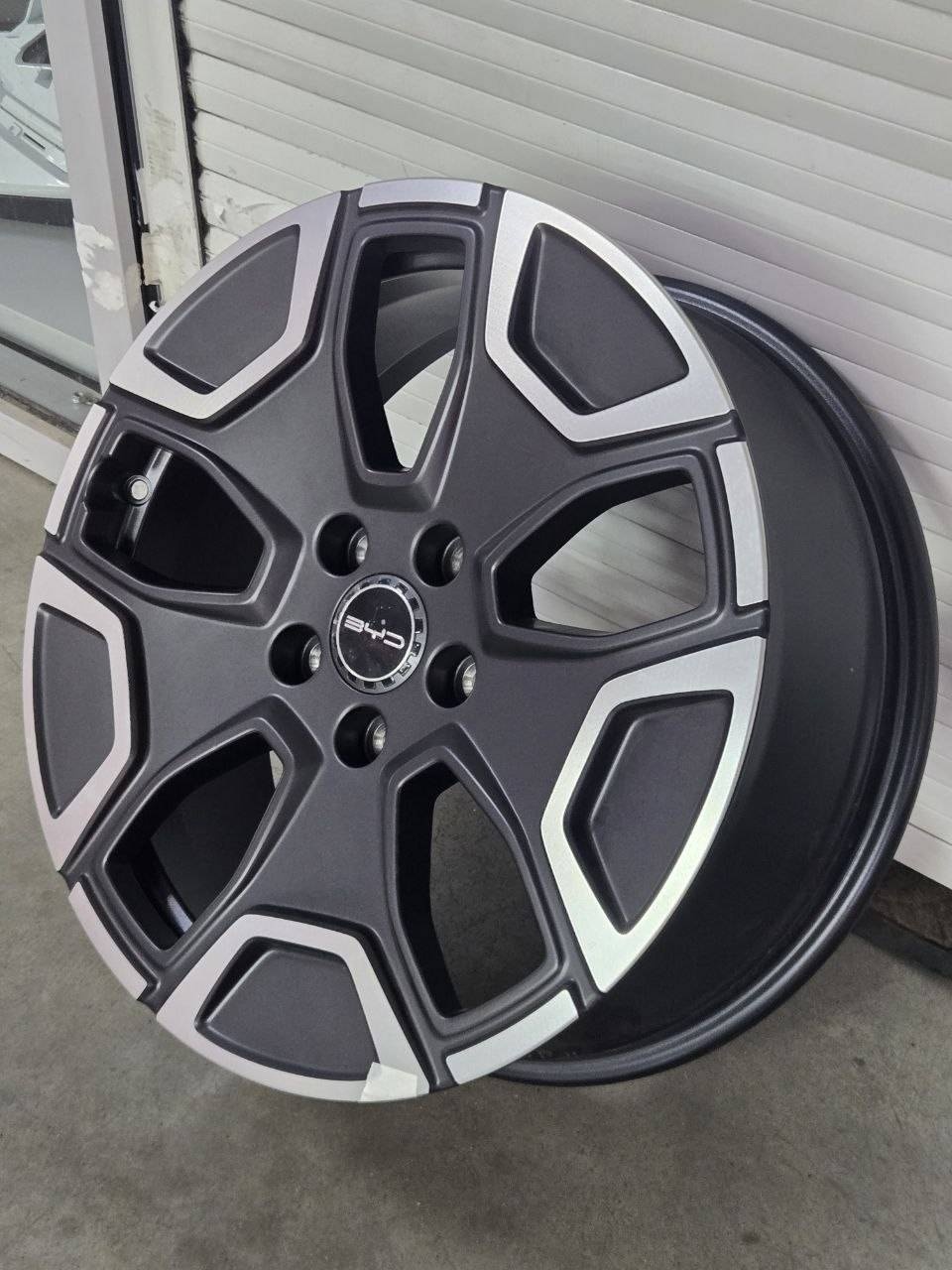 Top Grade SHF BYD 1005 7.5x19/5x120 D64 ET45 4 диска графит, графит матовый