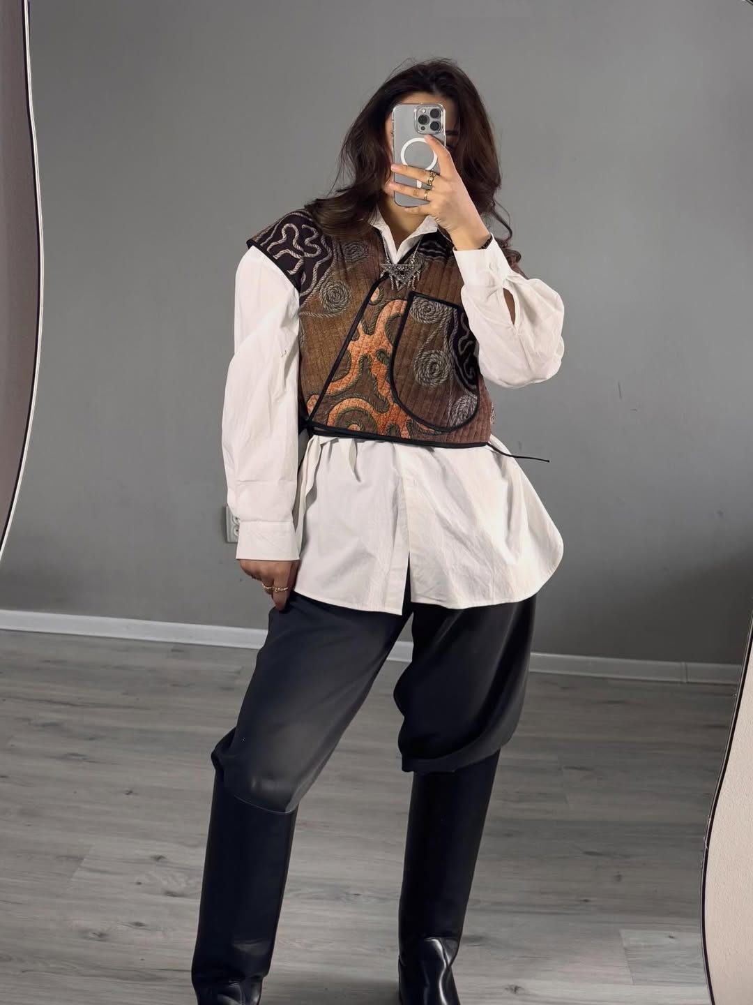 Национальный костюм бронзовый