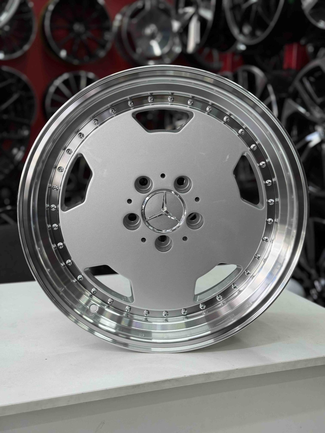 RNO Monoblok auro2 8x18/5x112 D66.6 ET35 4 диска серебристый