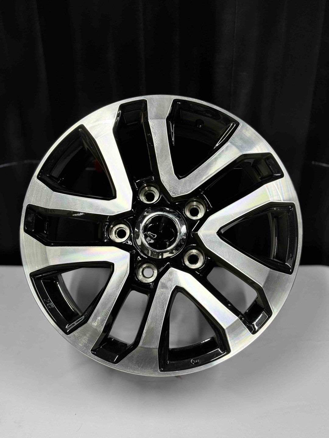 Top Grade Diski0086 8.5x18/5x150 D106.2 ET45 4 диска черный, серебристый