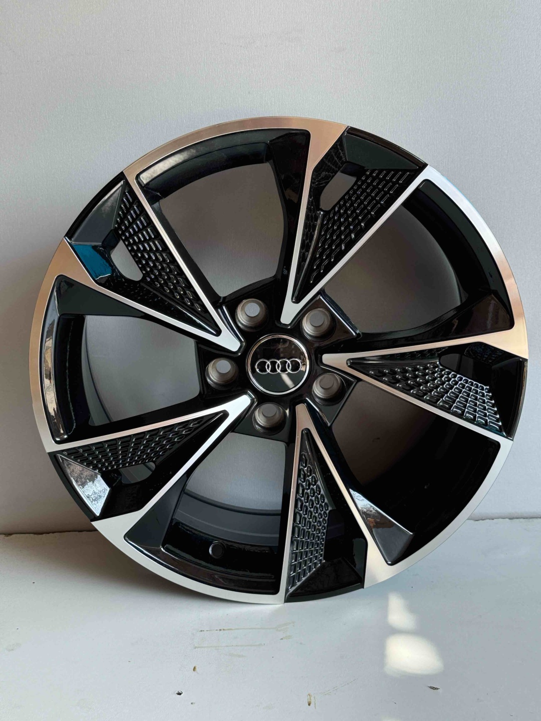 Top Grade h861f 7.5x17/5x112 D66.45 ET35 4 диска черный, серебристый