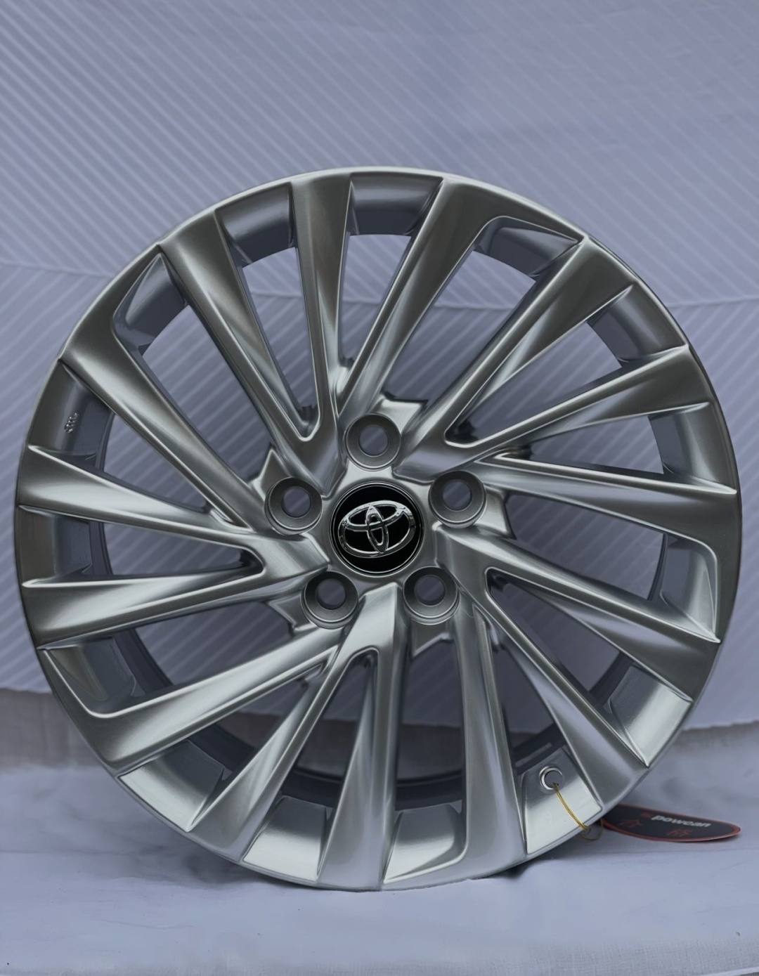 RNO 57166 7.5x17/5x114.3 D60.1 ET40 4 диска серебристый