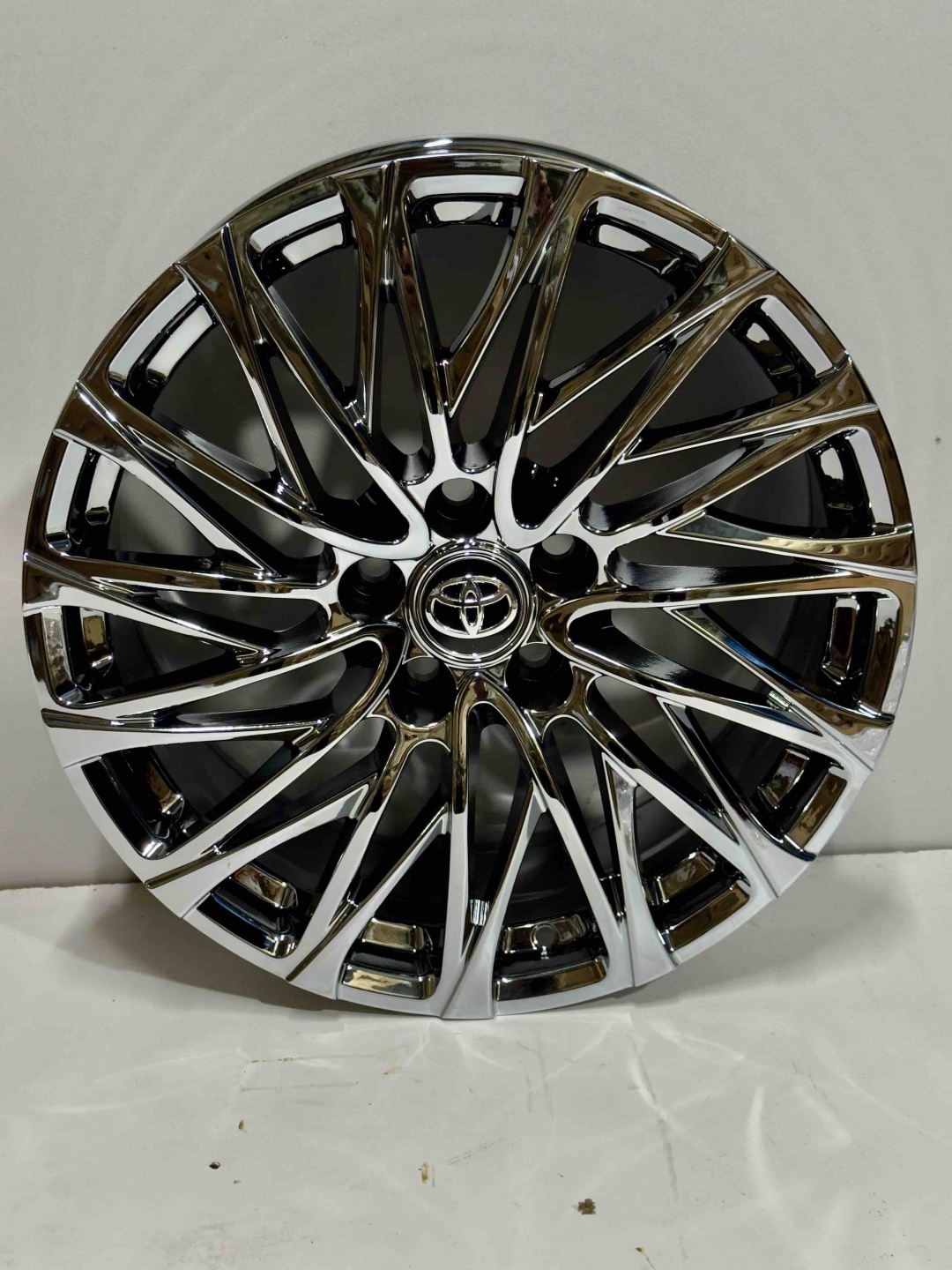 Toyota t/g048-8 8x18/5x114.3 D60.1 ET35 4 диска хром
