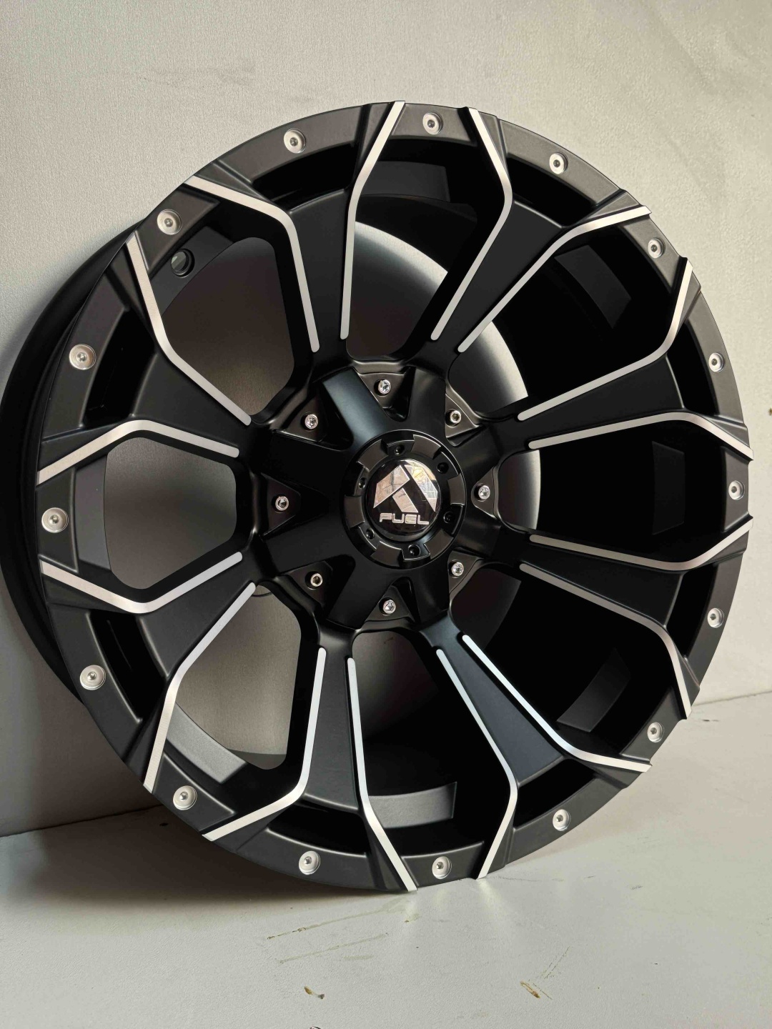 Top Grade fbx187 9x17/6x139.7 D110.1 ET0 4 диска серебристый, черный матовый