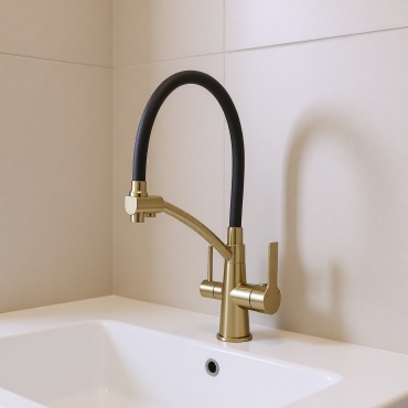 Смеситель с гибким изливом Casela CL54855Y-2, латунь, цвет золотой, черный