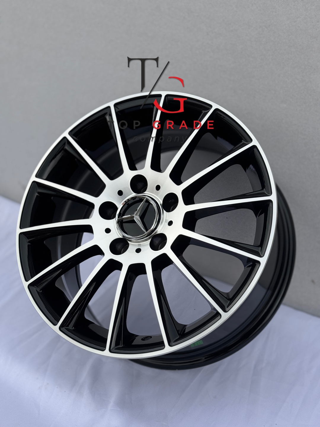 Mercedes-Benz TG0107 7x16/5x112 D66.6 ET35 4 диска черный, серебристый