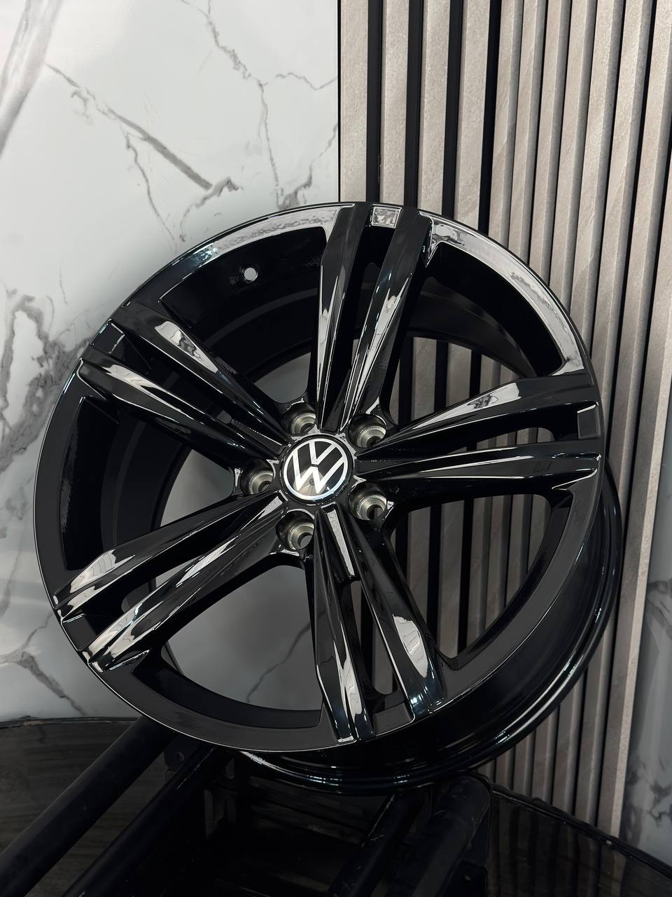 Top Grade Volkswagen H3111F 8x18/5x112 D57.1 ET35 4 диска черный
