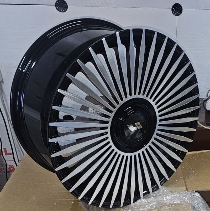 LiXiang LiXiang L7 9x21/5x120 D72.6 ET38 4 диска черный, серебристый, графит