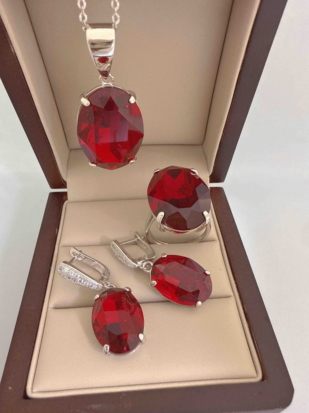 Serebro 657001045 вес 30.9 г серебро, фианит Swarovski