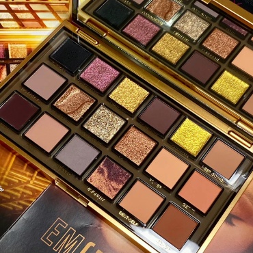 Huda Beauty тени прессованные Eyeshadow Palette EM(POWER)ED