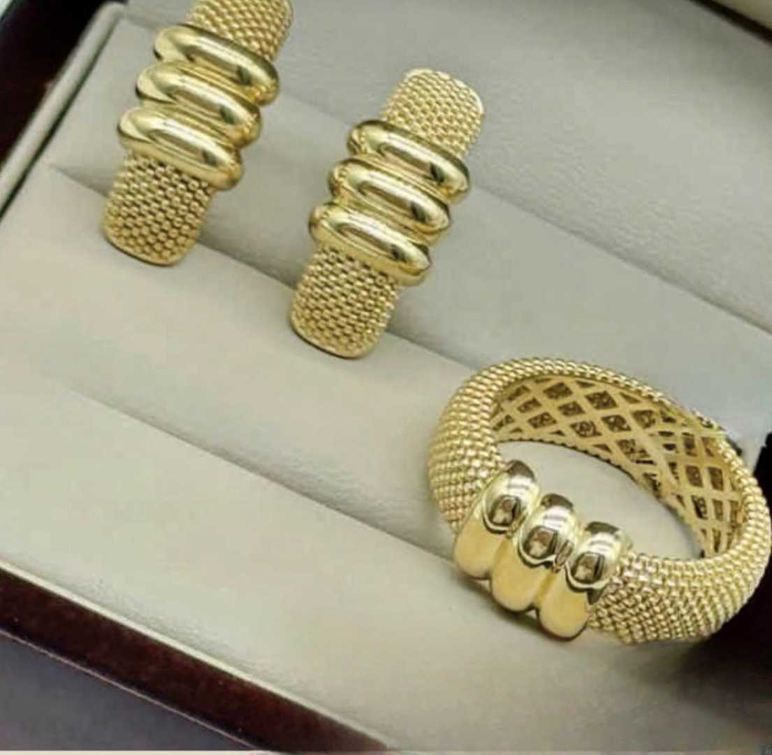 Italy Gold S559437 вес 9.9 г золото, без вставок