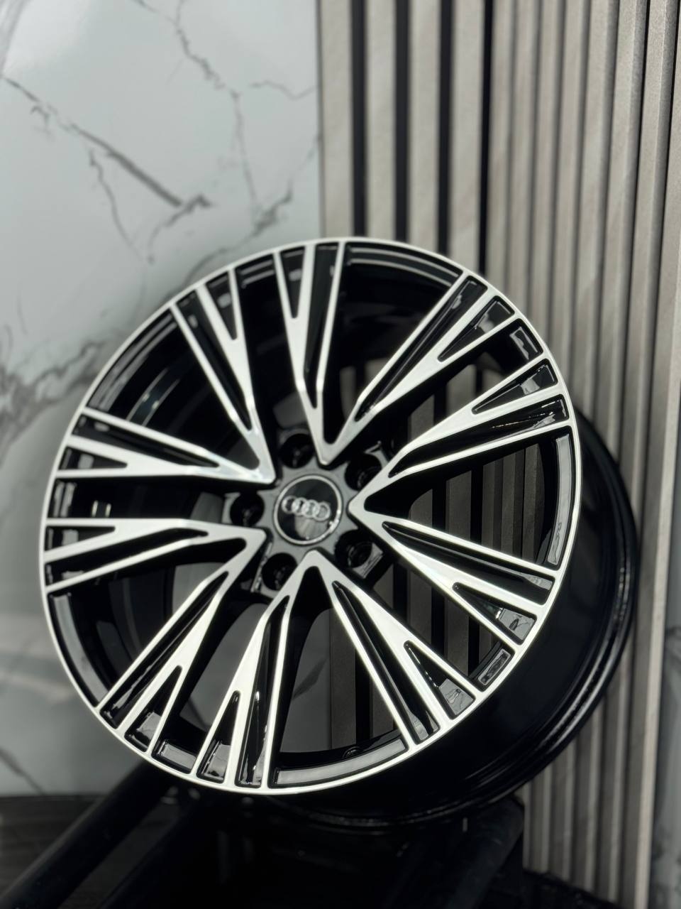 Top Grade Audi 045-7 7.5x17/5x112 D66.5 ET35 4 диска черный, серебристый