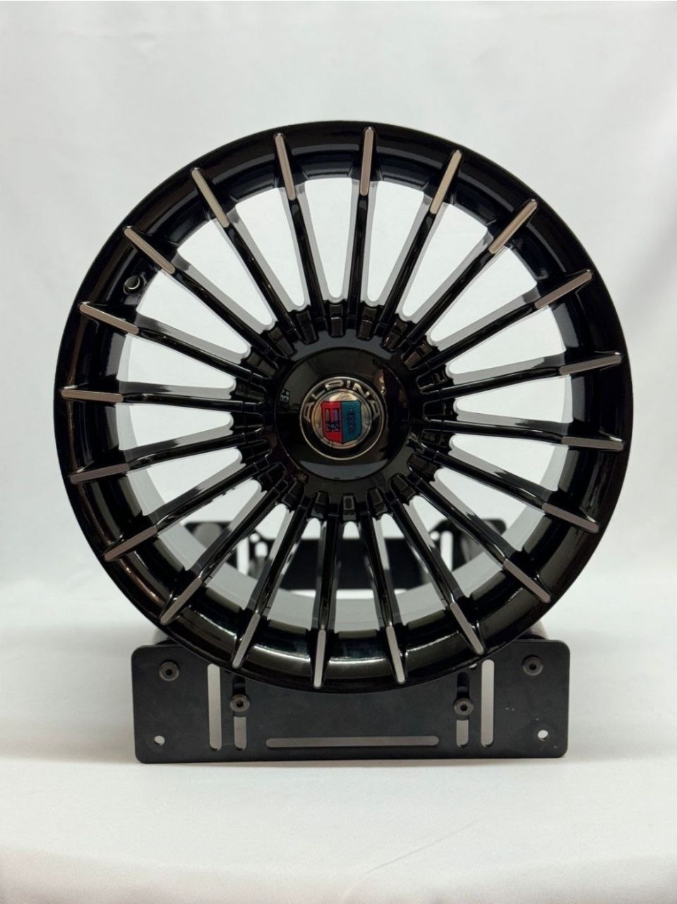 RNO XH1016 6.5x15/4x100 D67.1 ET32 4 диска серебристый, черный