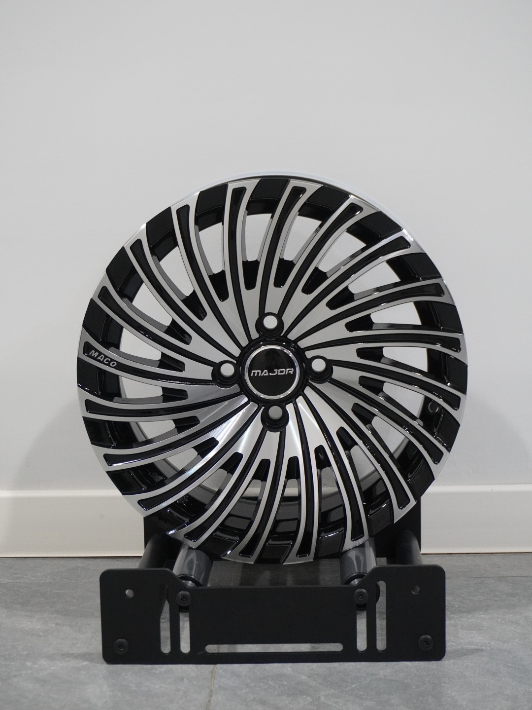PDW TURONE 139 6.5x15/4x100 D67.1 ET35 4 диска серебристый, черный