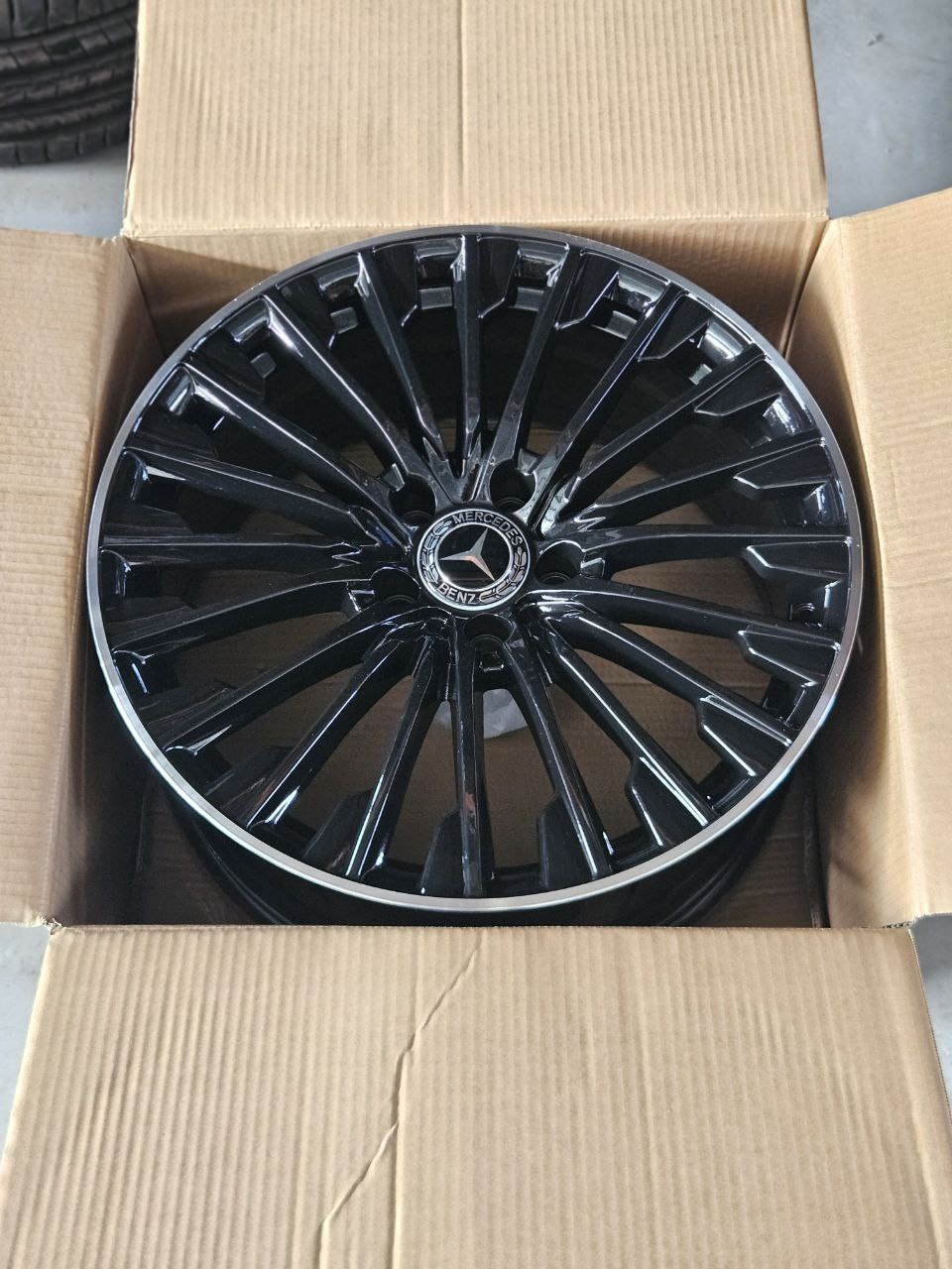Fonyee SM 20023 8x18/5x112 D66.6 ET35 4 диска черный