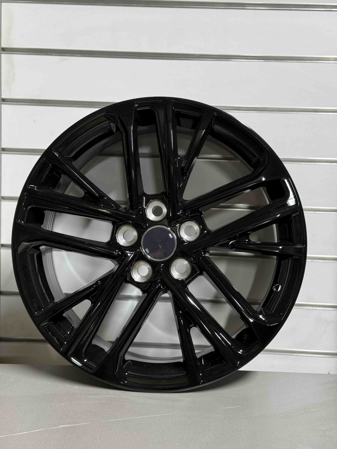 RNO Kamry 80 8x18/5x114.3 D60.1 ET50 4 диска черный