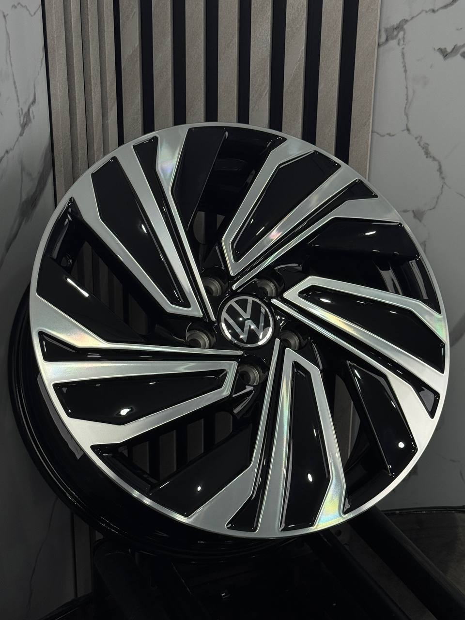 Top Grade volkswagen H3307F 7x17/5x112 D57.1 ET46 4 диска серебристый, черный