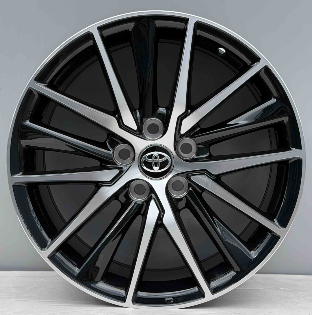 RNO 5809 6.5x16/5x114.3 D60.1 ET40 серебристый, черный