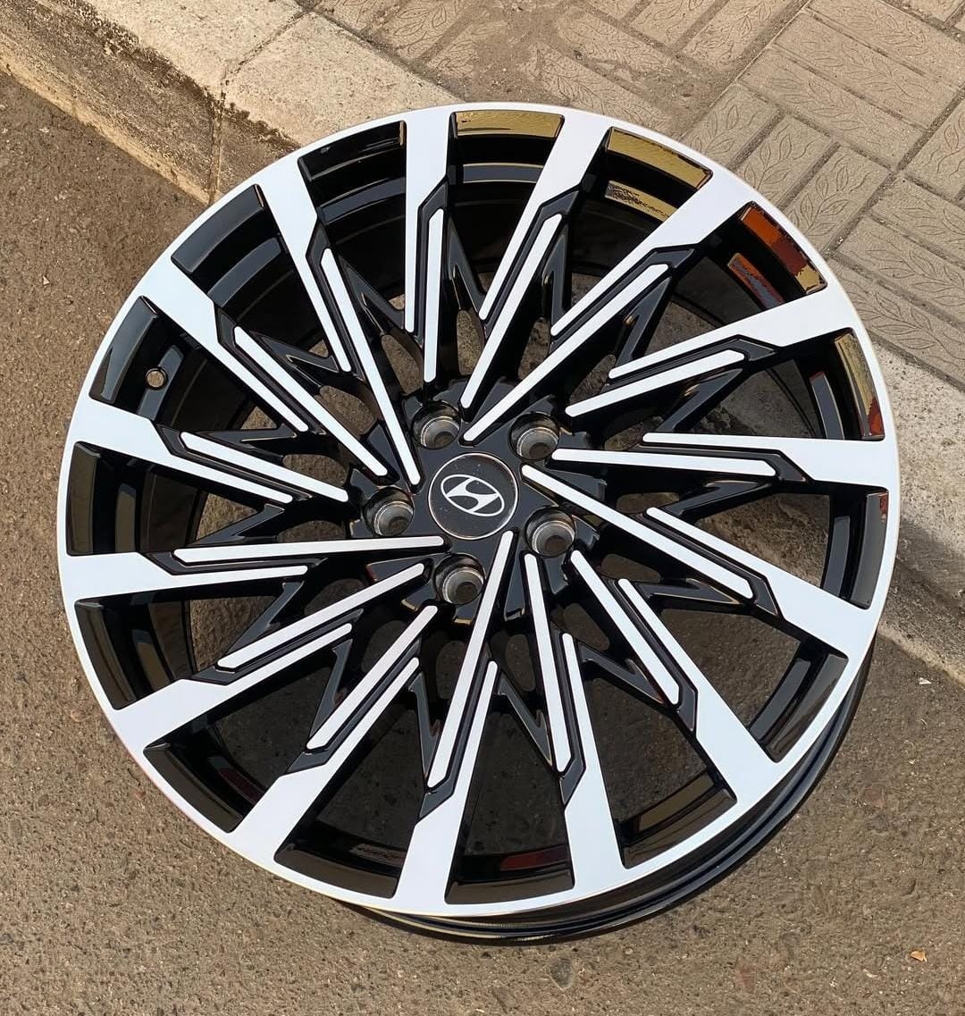 Rainbow Hyundai Santa Fe 8.5x20/5x114.3 D67.1 ET45 4 диска черный, серебристый