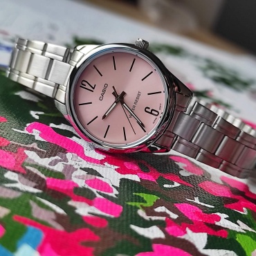 Кварцевые CASIO Original-005D-4 нержавеющая сталь