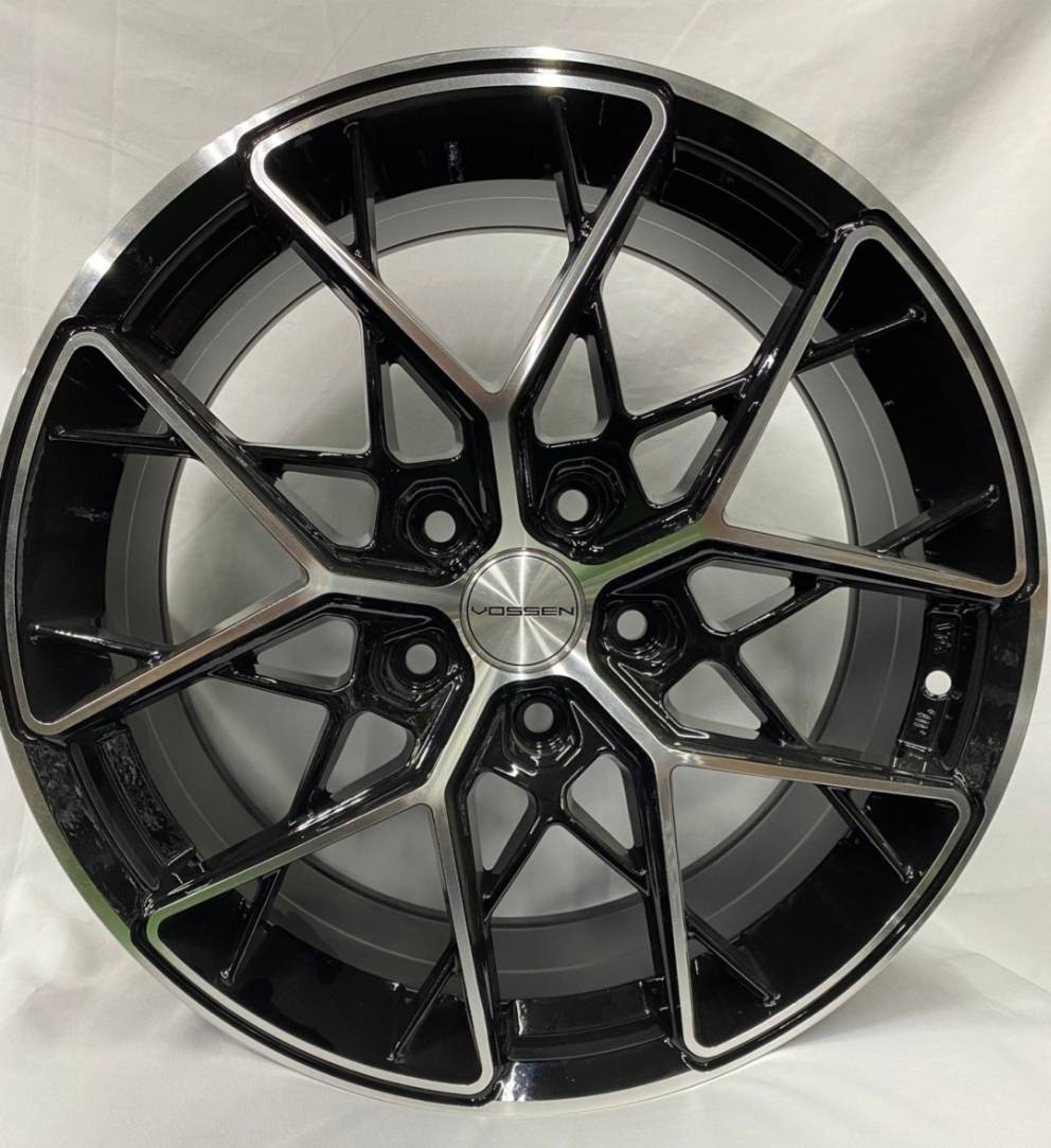 Vossen 827 7.5x17/5x112 D73.1 ET35 4 диска черный, серебристый