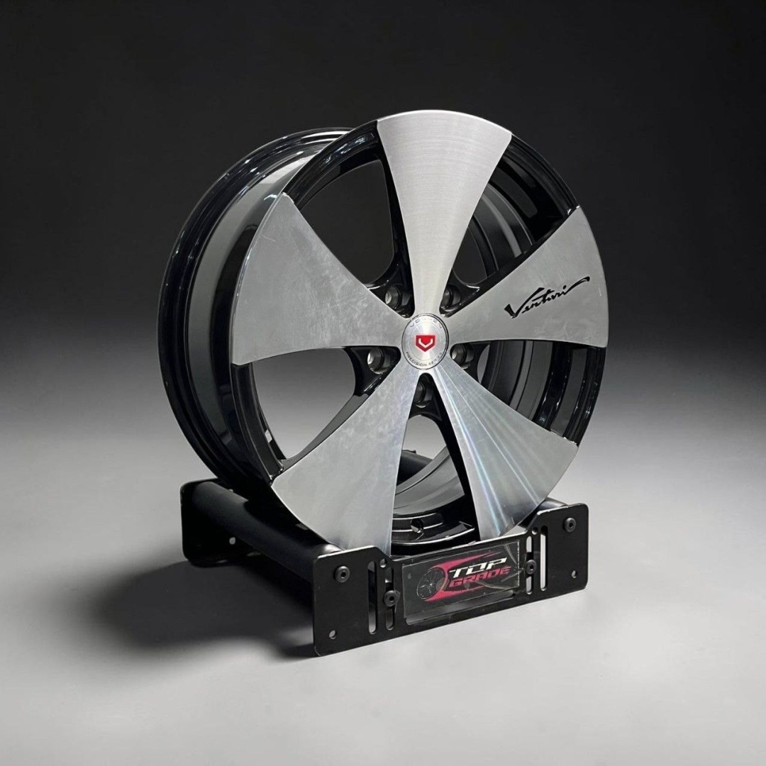 Top Grade AXM 1121 7.5x17/5x114.3 D67.1 ET35 4 диска серебристый, черный