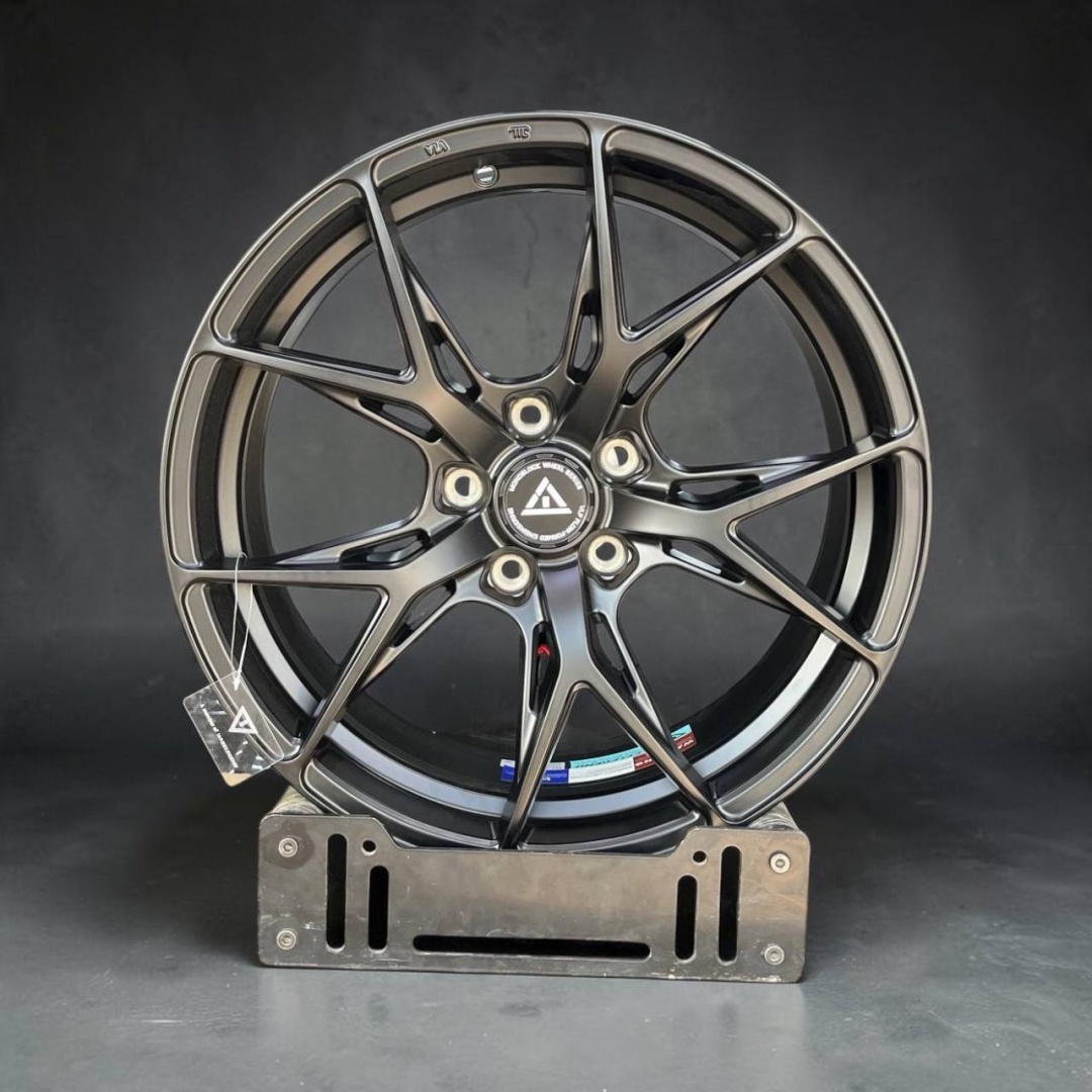 Top Grade полу кованные IBR1005 8x18/5x114.3 D73.1 ET38 4 диска черный матовый