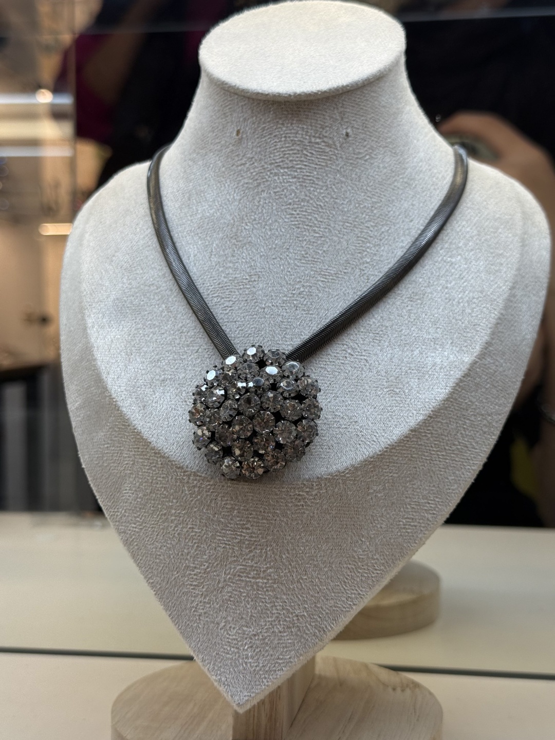 Колье длина 45 см бижутерный сплав, кристаллы Swarovski