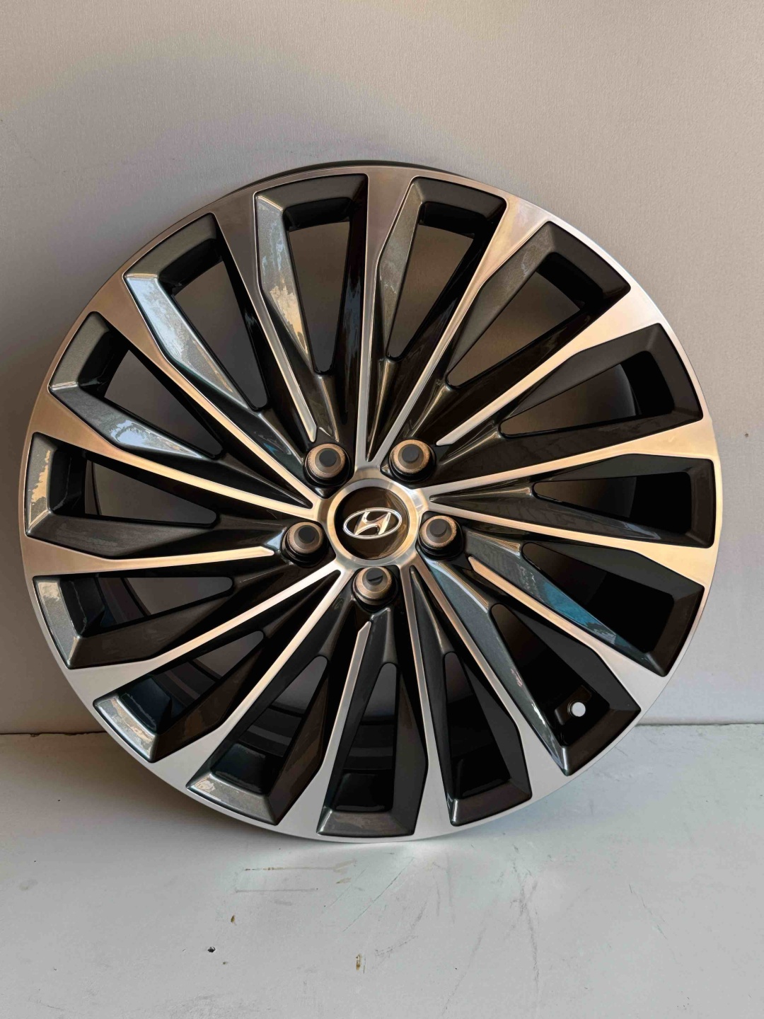 Hyundai 3397 7.5x20/5x114.3 D67.1 ET49.5 4 диска графит