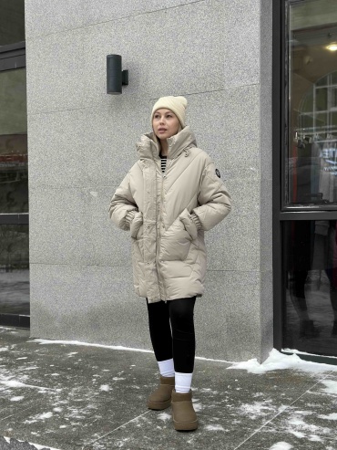 Пуховик бежевый