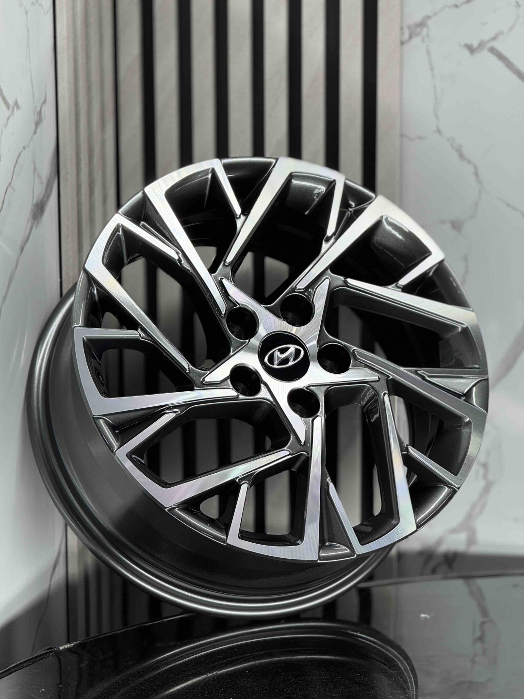 HYUNDAI / KIA 3318 7x17/5x114.3 D67.1 ET51 4 диска графит