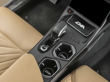 Резиновый коврик на центральную консоль Geely Atlas 2023-2025 черный