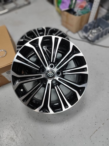 Rainbow COROLLA/AVENSIS 1508 6.5x16/5x100 D67.1 ET35 4 диска черный, серебристый
